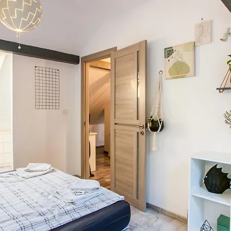 Appartement Luminous Attic In Central